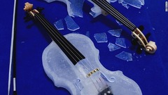 氷でできた楽器は壊れやすくもある＝アイス・ミュージック提供