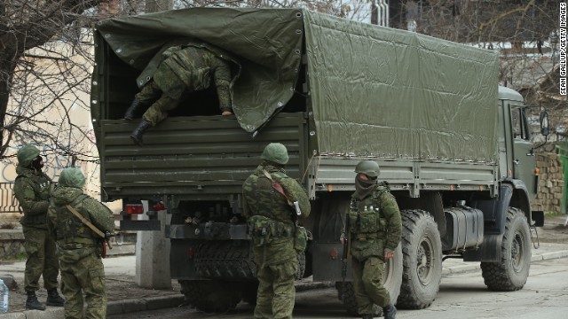 シンフェロポリに展開する兵士ら １日