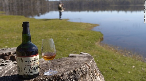 「Lark Distillers Selection」ブランドのウイスキーに使用される油を豊富に含んだ大型の大麦は、ウイスキーに香ばしさと香りを与える。同ウイスキーは2009年にオーストラリアのベスト・シングル・モルト・ウイスキーに選ばれた