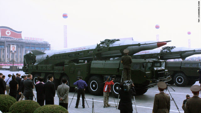軍事パレード時に公開された北朝鮮のミサイル＝２０１０年１０月、平壌