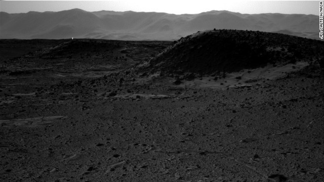 火星探査機「キュリオシティ」から届いた火星の画像に明るい点が写っているのが見つかった