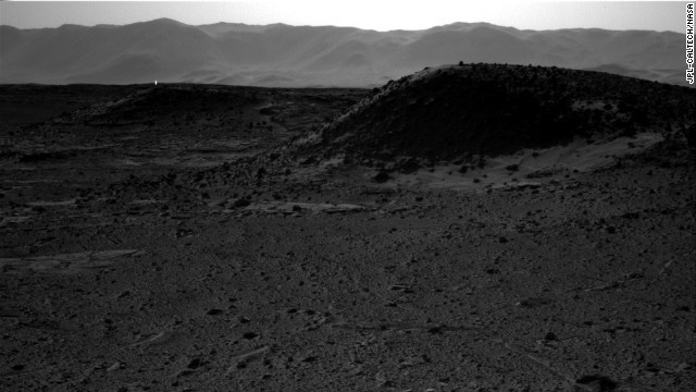 火星探査機「キュリオシティ」から届いた火星の画像に明るい点が写っているのが見つかった