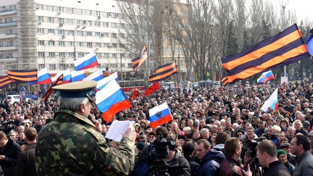 ウクライナ東部ドネツクで開かれた親ロシア派の集会＝３月１５日
