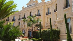 モナコでは高級ホテルのオテル・エルミタージュ・モンテカルロで上流階級の気分で
