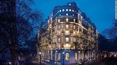 まずはロンドンの五つ星ホテル、コリンシア・ホテルに滞在