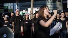 香港市民の間には報道の自由や選挙権などが徐々に制限を受けるのではないかと懸念が広がっている