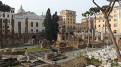 ローマ・ポンペイウス劇場。紀元前４４年にユリウス・カエサル暗殺＝BIJA KNOWLES提供