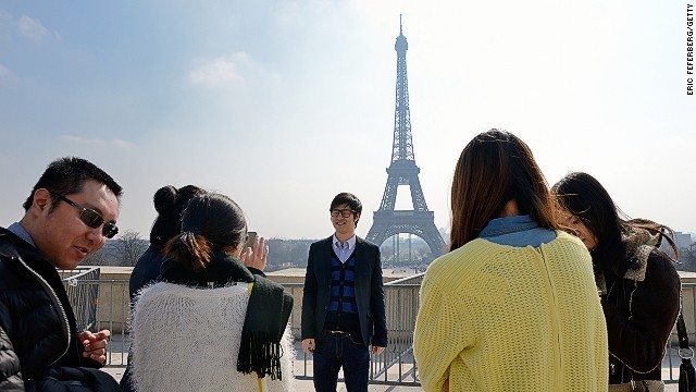 パリでは中国人観光客を狙った盗難事件も発生