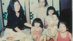 八重子さん（写真左）は離婚してシングルマザーとなり、働きながら長女と長男を育てていた