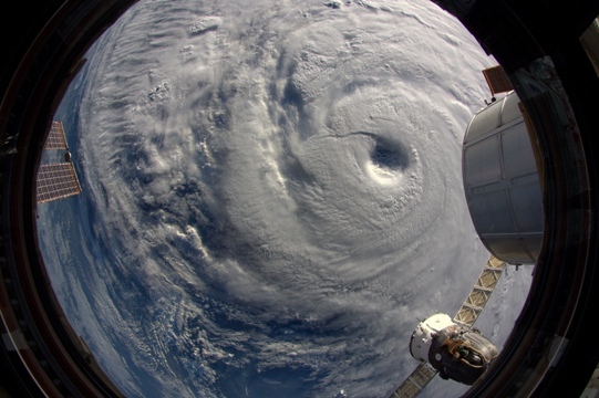宇宙から見た台風８号＝ESA/NASA提供