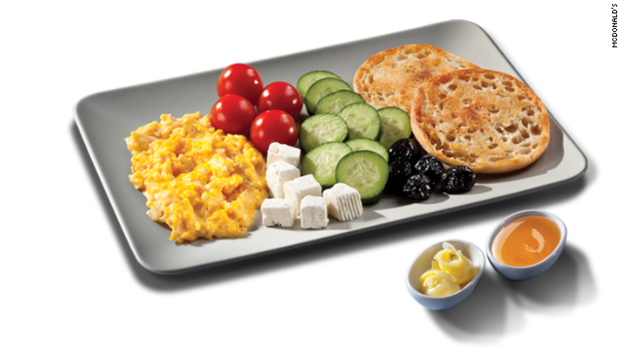 トルコでは卵、トマト、チーズ、きゅうりなどからなる朝食を提供＝同社提供