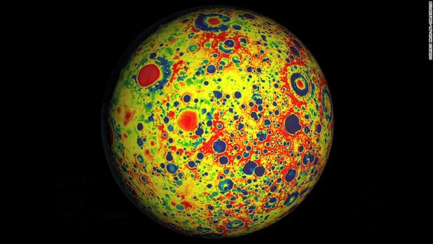 ＮＡＳＡの月探査機グレイルの観測データに基づく月面の重力分布図、２０１２年＝NASA/JPL-CALTECH/CSM提供