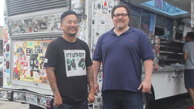 ジョン・ファブロー監督(右)とロイ・チョイさん