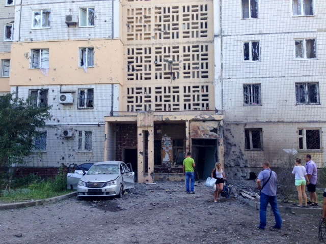 政府側と親ロシア派の交戦で被害を受けたドネツク市内の建物