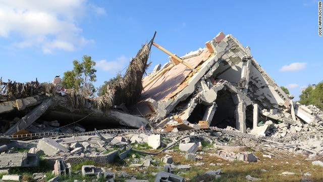 紛争により破壊された建物。動物園も大きな被害を受けた