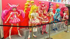 アニメミュージアムには、「プリキュア」シリーズなど、人気アニメに関連するフィギュアや絵、写真、セル画が所狭しと並んでいる