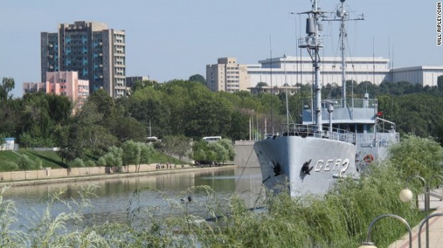 １９６８年に北朝鮮当局に拿捕（だほ）された米軍艦プエブロ号。米海軍は同艦が北朝鮮の領海に侵入したとの北朝鮮の主張を否定している