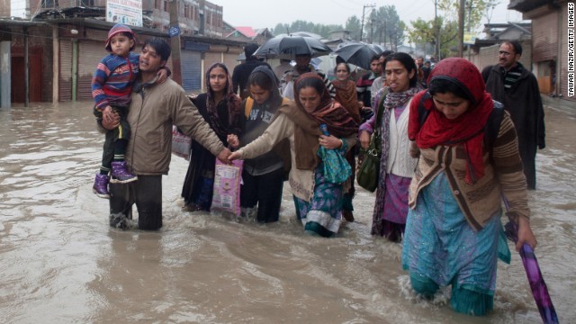 インド北部ジャム・カシミール州で豪雨で洪水が発生し２０人が死亡