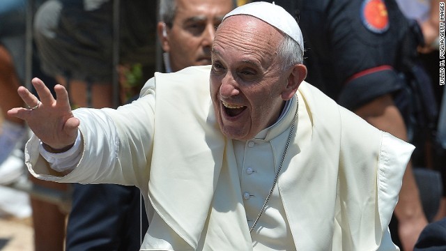 ローマ法王フランシスコ。訪問先のアルバニアで「宗教共存」を訴えた