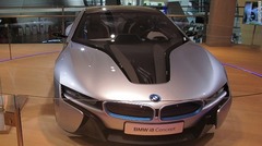 ハイブリッドエンジンを搭載したコンセプト・スポーツカー「ＢＭＷ　ｉ８」。２０１４年８月に発売