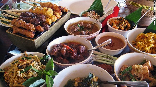サテ・ルンバット。「サテ」はインドネシアの伝統的な串焼き料理
