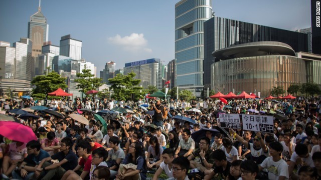 香港中心部を占拠した学生たち＝２３日