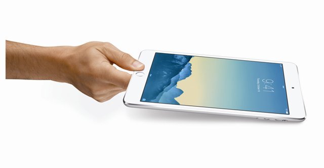 アップルの新製品「ｉＰａｄ　ｍｉｎｉ　３」。「ｉＰａｄ　Ａｉｒ　２」も発表された＝同社提供