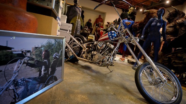 「イージー・ライダー」のバイクが約１億５千万円で落札された