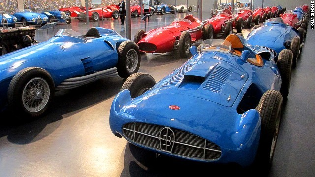 博物館には400台を超える自動車が展示されている。こちらはブガッティ・タイプ251