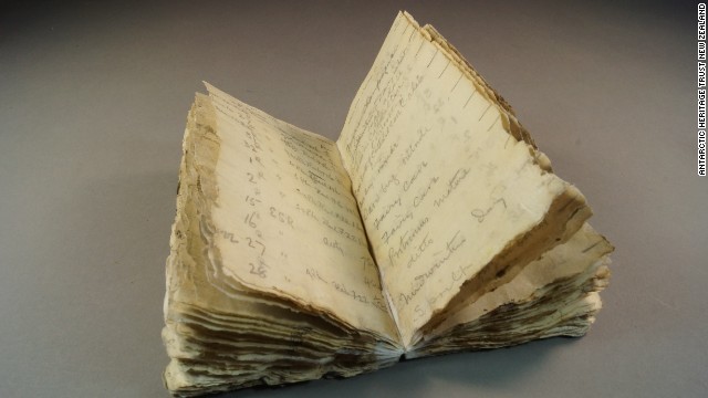 １００年ぶりに発見されたノート＝Antarctic Heritage Trust New Zealand提供