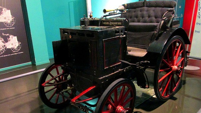 １８９４年製のフェートン・トノーといった超クラシックな自動車も