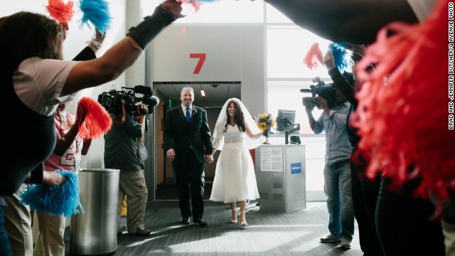 サウスウェスト航空はナッシュビルからダラスへの直行便運航開始を結婚式の演出を通じてアピールした=Q Avenue Photo/サウスウェスト航空提供
