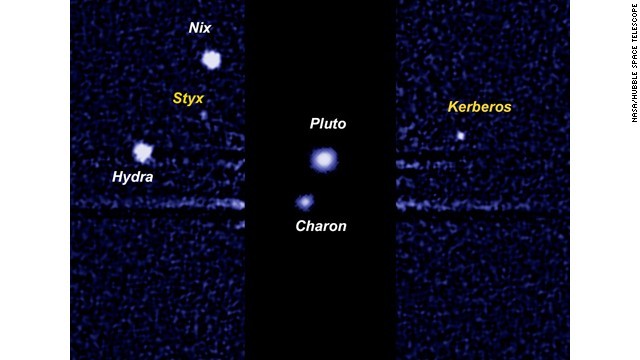 冥王星と5つの衛星。カロン以外は2000年以降に発見された=NASA/HUBBLE SPACE TELESCOPE提供