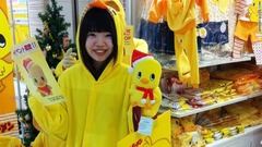 駅構内にはさまざまなショップも並ぶ