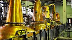サントリー山崎蒸溜所内にある銅製の単式蒸溜釜