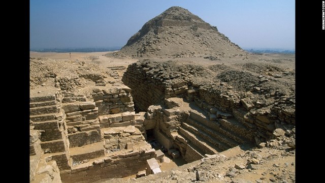 カイロ近郊で約４５００年前の古代エジプト王朝の王妃だったとみられる人物の墓が見つかった