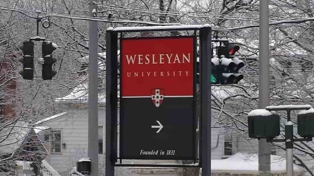 米ウェズリアン大学の学生ら１２人が薬物使用などで病院に搬送＝WFSB提供
