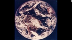 地球を撮影した初のカラー写真 (c)NASA