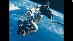 １９６５年６月にエド・ホワイト氏は米国人初の宇宙遊泳を実施 (c)NASA