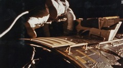 アポロ１５号のアルフレッド・ウォーデン飛行士が宇宙遊泳 (c)NASA