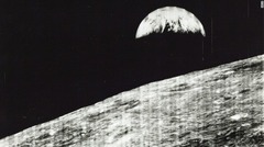 月から地球を見る (c)NASA