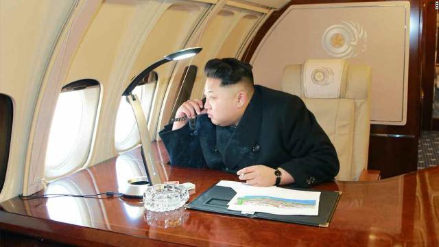 専用ジェット機内の金正恩（キムジョンウン）第１書記＝ＫＣＮＡ