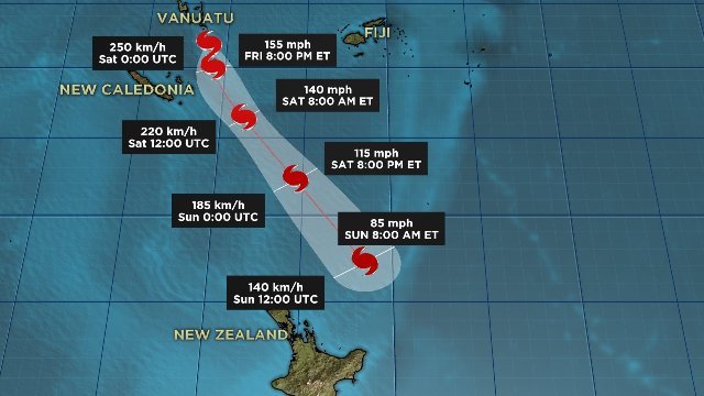 今後サイクロンは南下しニュージーランドに接近する