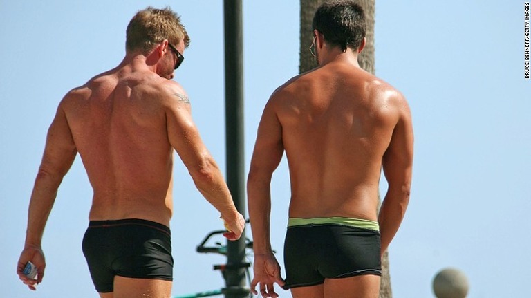 バルセロナでビキニや水泳パンツ姿で海岸以外の場所を歩くと罰金の対象に