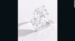 ２２．３０カラットのダイヤの指輪は３３０万ドルで落札