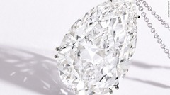 ３８０万ドルから４２０万ドルの値がつくといわれていたダイヤのペンダント