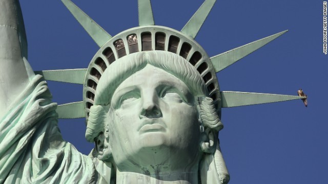 自由の女神像。９１１に女神像を爆破するとの予告電話があった