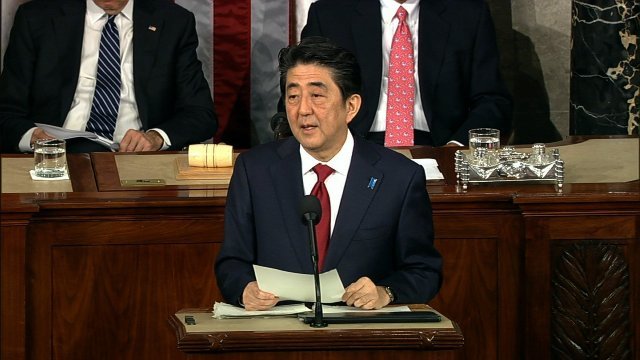 米議会上下両院合同会議で演説する安倍首相