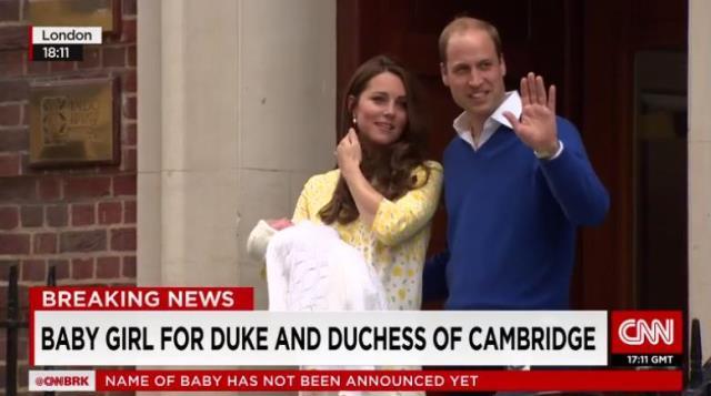 ウィリアム王子夫妻が第２子とともに病院前に現れ手を振る