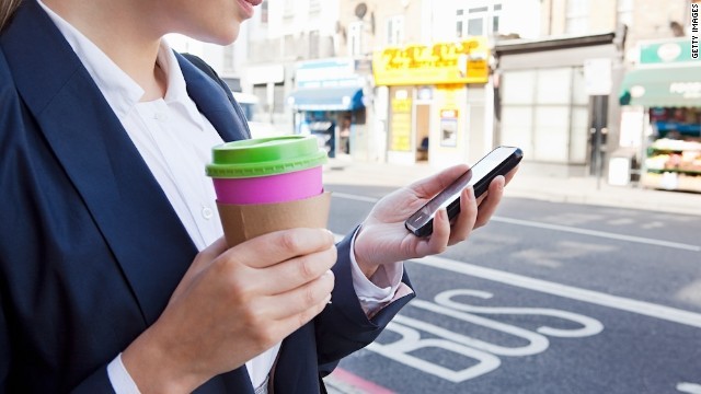 携帯電話やスマートフォンの普及で電話関連の職業にも影響が出そうだ